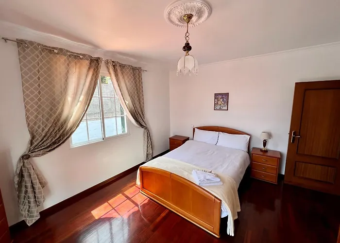 Classic Tranquil Madeiran 4-Bedroom Villa Funchal