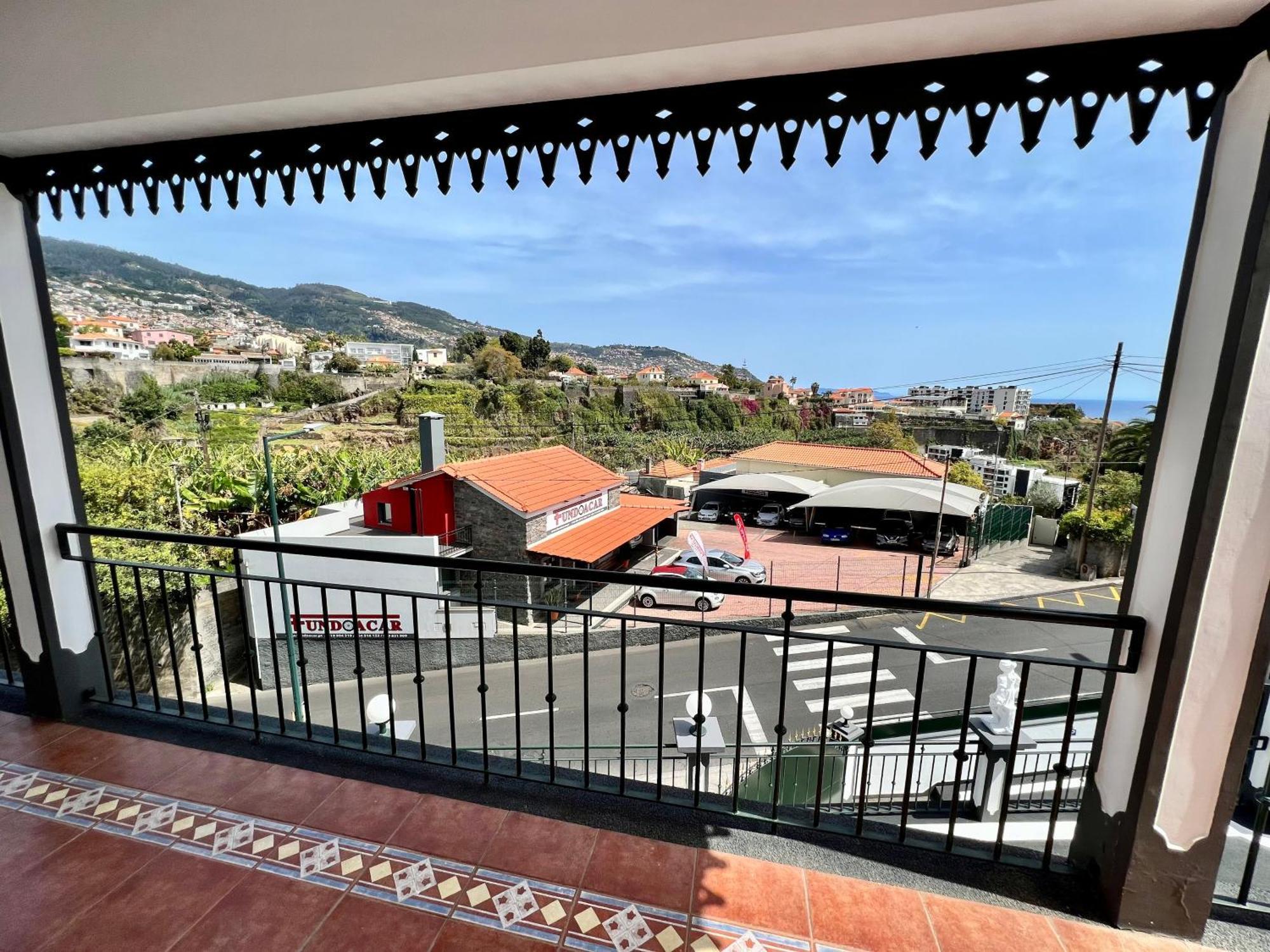 Classic Tranquil Madeiran 4-bedroom Willa Funchal (Madeira)