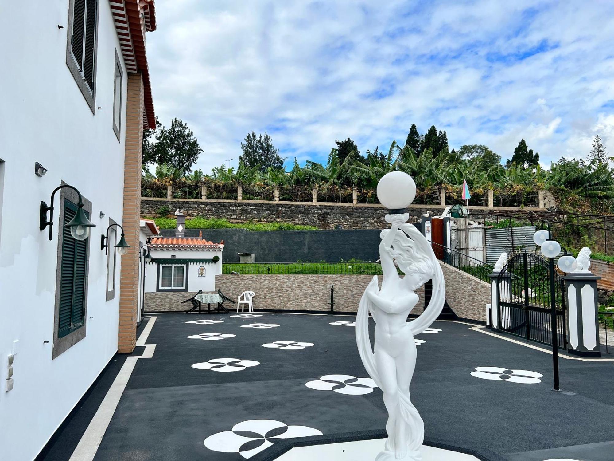 Classic Tranquil Madeiran 4-bedroom Willa *