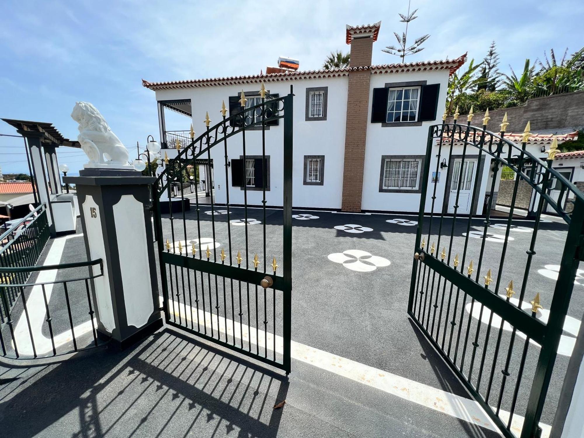 Classic Tranquil Madeiran 4-bedroom Willa